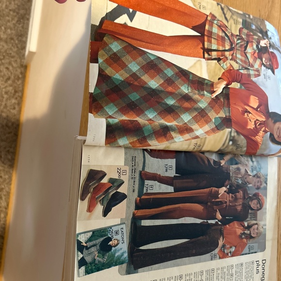 1975 Eaton’s fall and winter catalogue - Picture 4 of 4